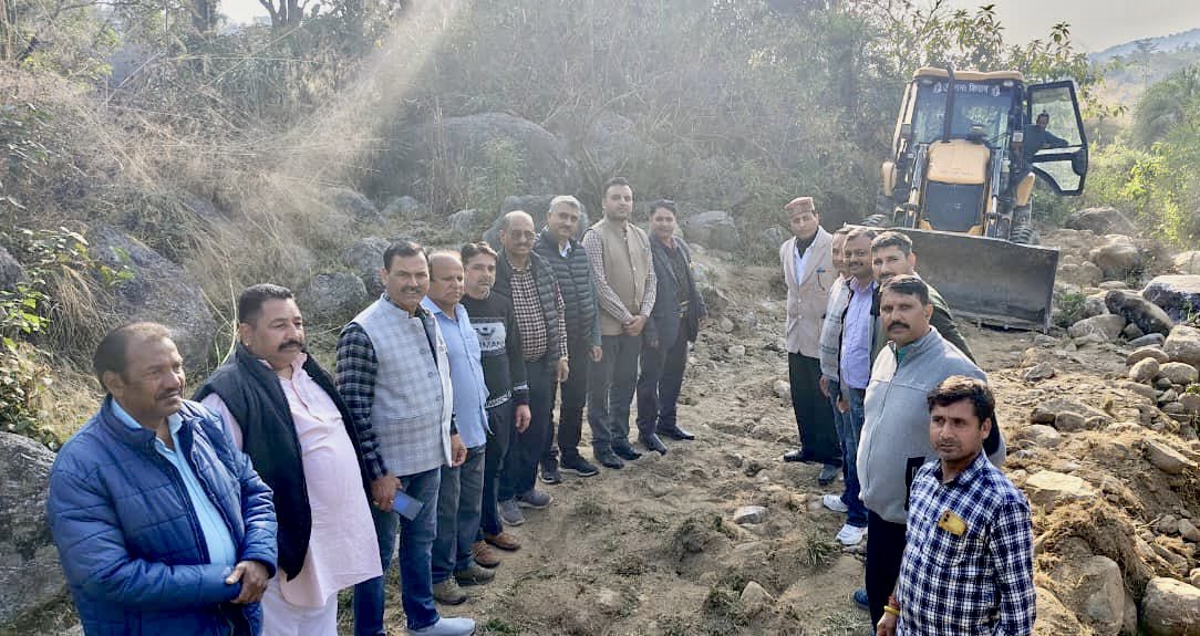 sudhirhp's tweet image. लिंक रोड पद्दर से नेहरा नियांडा का कार्य स्थानीय लोगों की माँग अनुसार शुरू करवाया । 

शीघ्र ही वर्षों पुरानी सड़क समस्या का समाधान होगा !