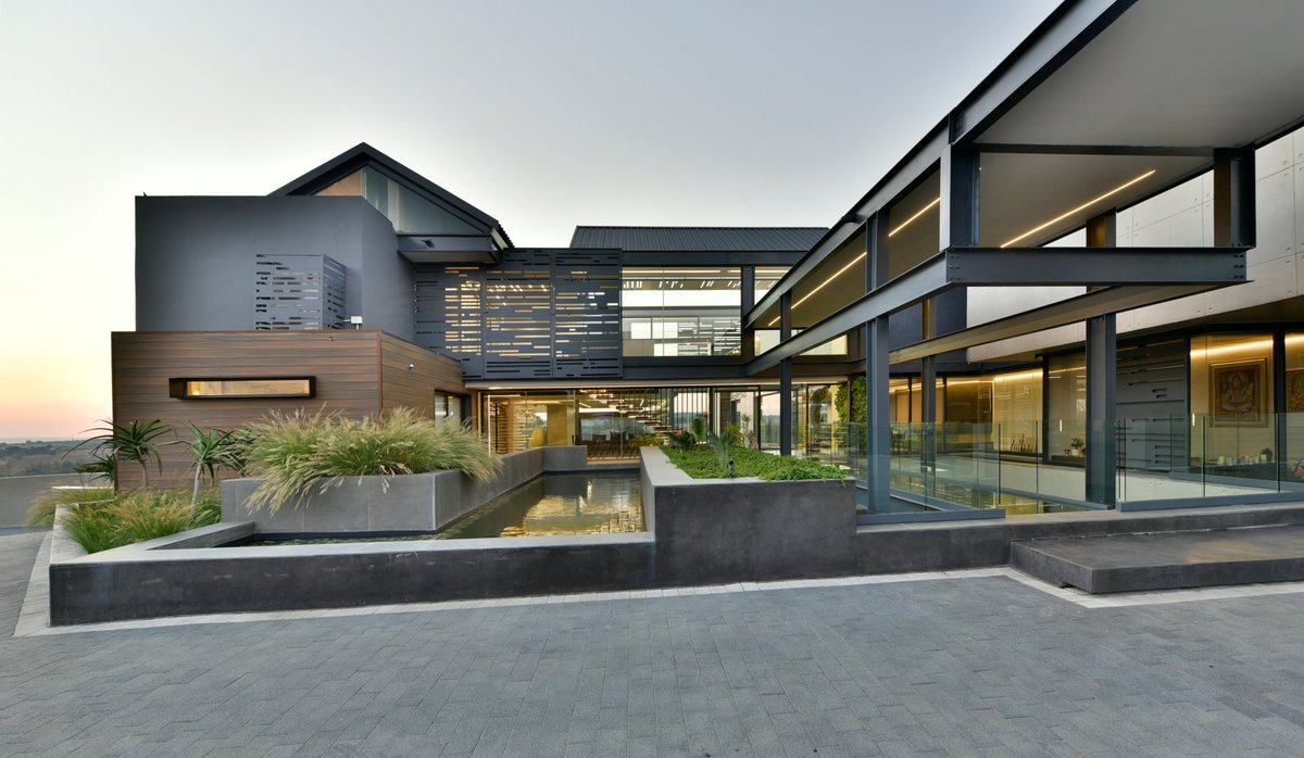 Co Residence

nicovdmeulen.com/co-residence-2/

#luxuryarchitecture #contemporaryhome 
#modernliving 
#bluehillsestate 
#luxuryproperty 
#dreamhome 
#architecturaldesign #modernarchitecture 
#luxurylifestyle 
#estatehomes 
#highendhomes