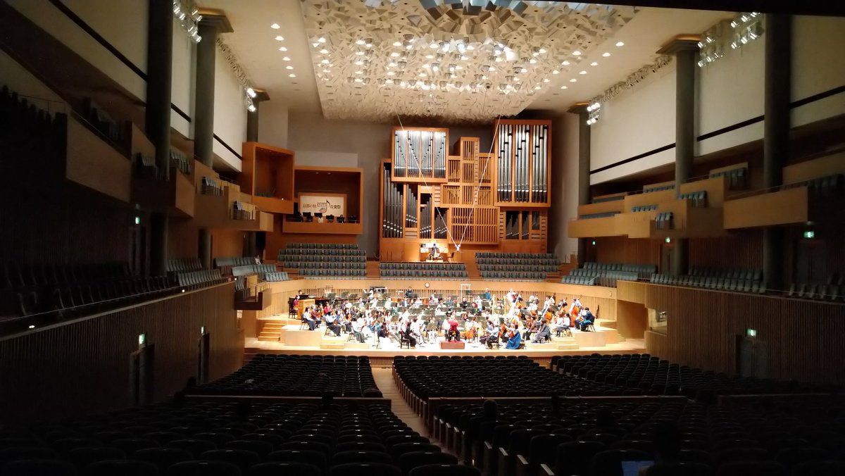 greenecho_jp's tweet image. 京都コンサートホール開館30周年記念京都市交響楽団『広上淳一×ローマ三部作』にグリーン・エコーのチラシを挟み込みさせて頂きました。
「指揮:広上淳一、オルガン:石丸由佳」とあっては行かない訳にはいきません。期待に違わず素晴らしい演奏会でした！チケットは完売、客席もほぼ満席！凄い！