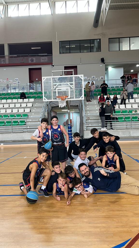 #TuSuperCanteraCBLZ 

Nuestro #AlevinEspecial sigue imparable. Hoy segunda victoria de la temporada con un aficionado muy especial, su ex entrenador <a href="/AleCotta37/">Alejandro Cotta</a> que vino a verlos.