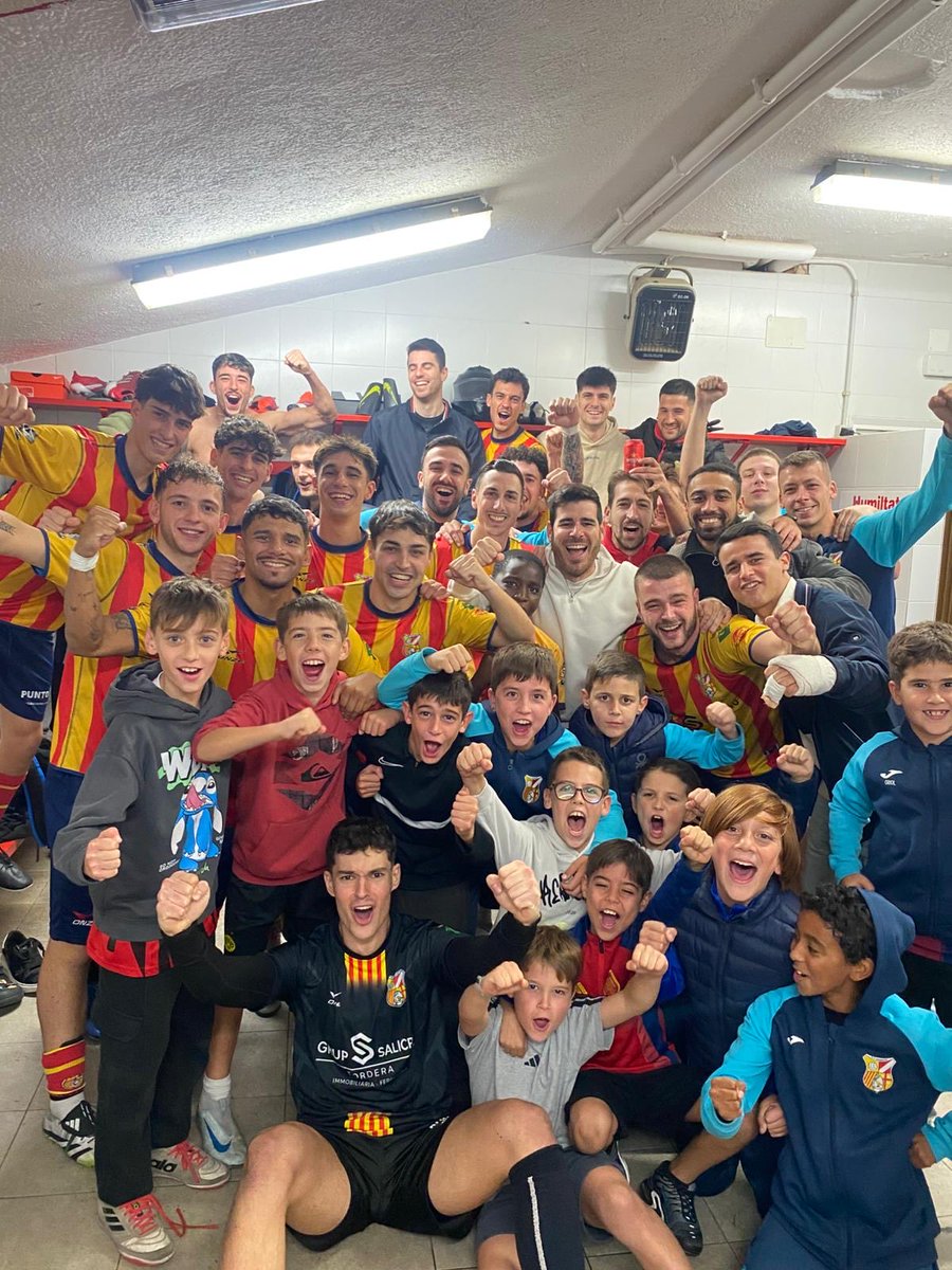 CFTordera's tweet photo. 🐗🐗
CFTordera 3-2 Lloret B
Partit de màxims al Municipal. L’equip segueix guanyant a casa tot i haver de remuntar el partit. I, ja ho sabeu, aquí hi ha gols fins al final.
GOLS
⚽️ Joel
⚽️ Àlex
⚽️ Expo
#cftordera #tordera #futbolcat #futbol #3cat2 https://t.co/cfVWKQWveJ