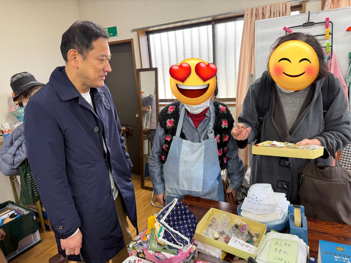 #宮本徹 と行く　#もっと徹が通る　in清瀬を決行😆✨
宮本さんかなりタイトなスケジュール💦わたしの「お時間ですよ💦」に耐えながら頑張っていただきました。
まずは、 #しんふじん　清瀬のバザーへ❣️宮本さん、紙芝居のからくりに夢中😆