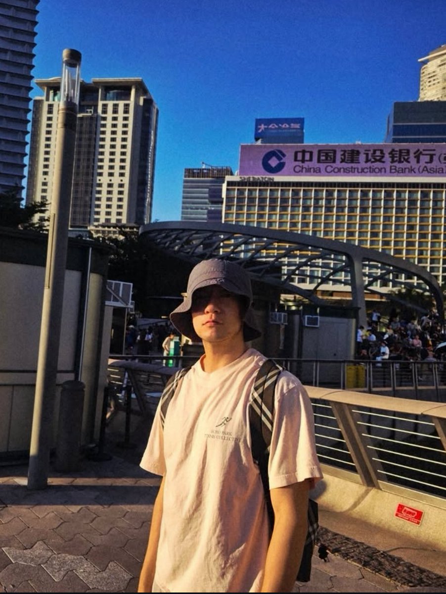 lemonsoda1031's tweet image. 아 졸귀다 진짜..
사진찍기 싫어하는 사춘기 아들 찍어주는 엄마시점같음ㅋㅋㅋㅋ