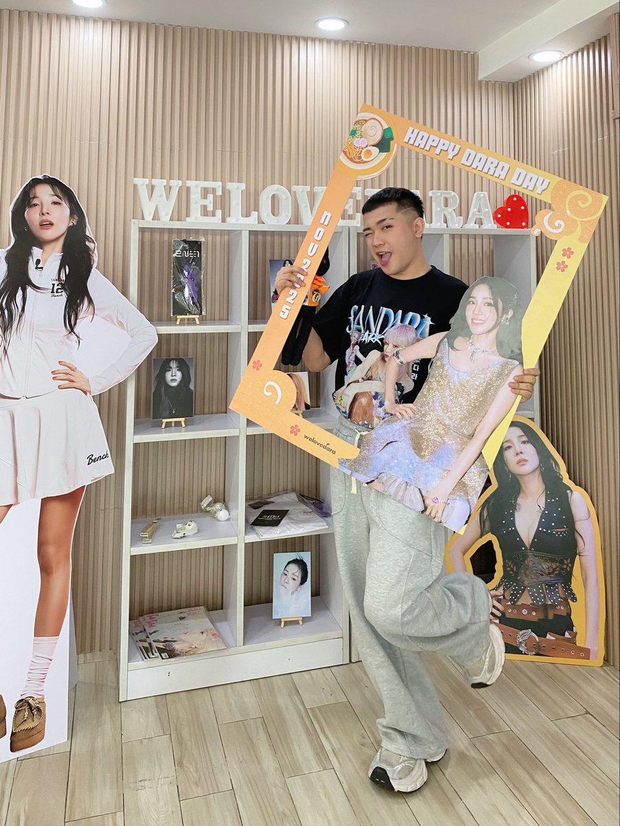 Avang_Lingkod's tweet photo. Celebrating #SweetDaraDay with the sweetest atiii @krungy21 π§‘ You deserve all the love and all the good vibes from #daraling ! Thank you @WeLoveDara for making this lovely event possible! #WLD_DARAmyeonParty #SandaraPark #μ°λ€λΌλ° #DARA #λ€λΌ #blackjack #2NE1 https://t.co/qICUMQO6Rd