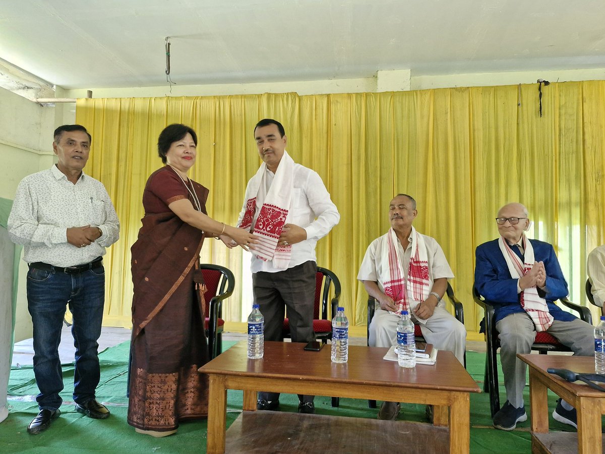 dharmeswarkonw4's tweet photo. 🌿📚 চাওলুং চুকাফা বিশ্ববিদ্যালয় (CSU) সম্পৰ্কে বিশেষ আলোচনাচক্রত অংশগ্ৰহণ 📚🌿
#ChaolungSukaphaUniversity #Charaideo #BorluitAcademicTrustFoundation

বৰলুইট একাডেমিক ট্ৰাষ্ট ফাউণ্ডেছন, চৰাইদেউৰ সৌজন্যত আজি চাওলুং চুকাফা বিশ্ববিদ্যালয় গঠনৰ ঐতিহাসিক সিদ্ধান্ত উপলক্ষে এটি বিশেষ বৈঠকৰ আয়োজন কৰা হৈছিল।

আজি চৰাইদেউ মৈদামৰ চুকাফা ভৱনত আয়োজন কৰা এই গুৰুত্বপূর্ণ বৈঠকত বিশ্ববিদ্যালয়ৰ ভৱিষ্যৎ দিশ-নিৰ্দেশ, গঠনমূলক দৃষ্টিভংগী আৰু চৰকাৰে সৈতে সমন্বয় সাধন সম্পৰ্কে বিস্তৃত আলোচনা কৰিলোঁ।

#Assam #Education #CSU #CommunityDevelopment #KnowledgeHub