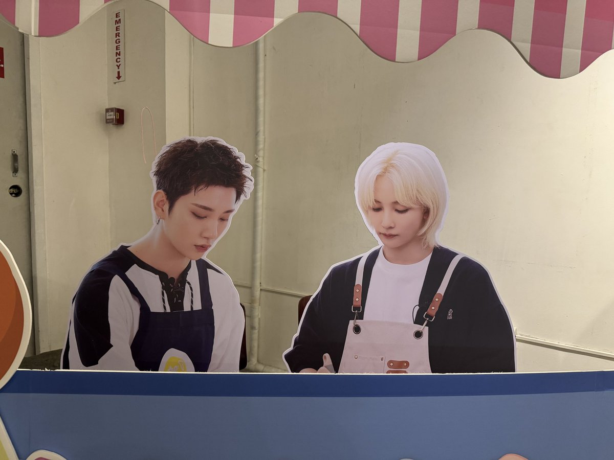 jihanhour's tweet image. knock knock, can we have a jihan selca, pls?  😆