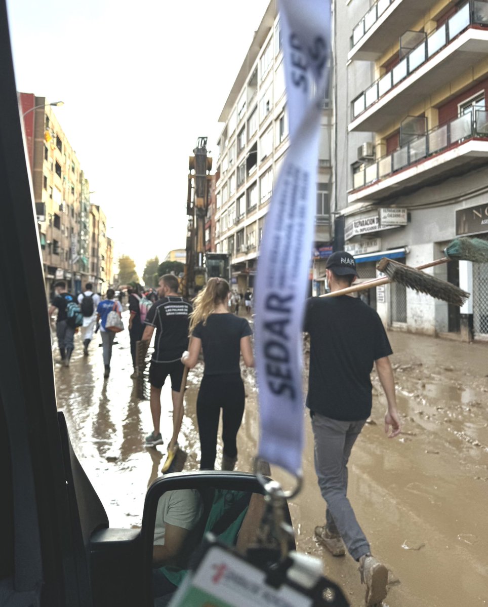 MontesinosSanti's tweet image. #NOOBLIDEM

#DANAValencia #SoloElPuebloSalvaAlPueblo

(Benetússer, Valencia. 5/11/2024)