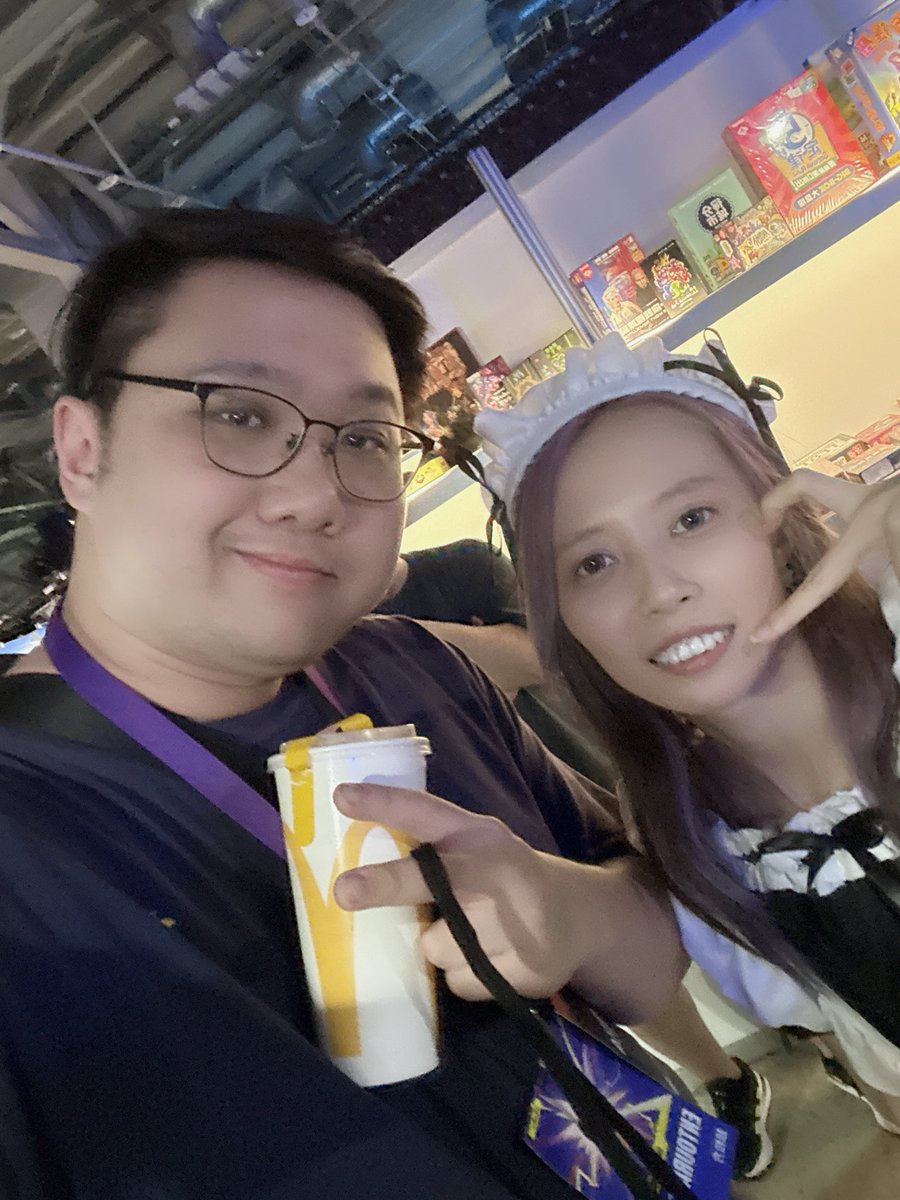 Esther__0510's tweet photo. 用意念@跟我合照的人( *｀ω´) https://t.co/IbBulXJpoV