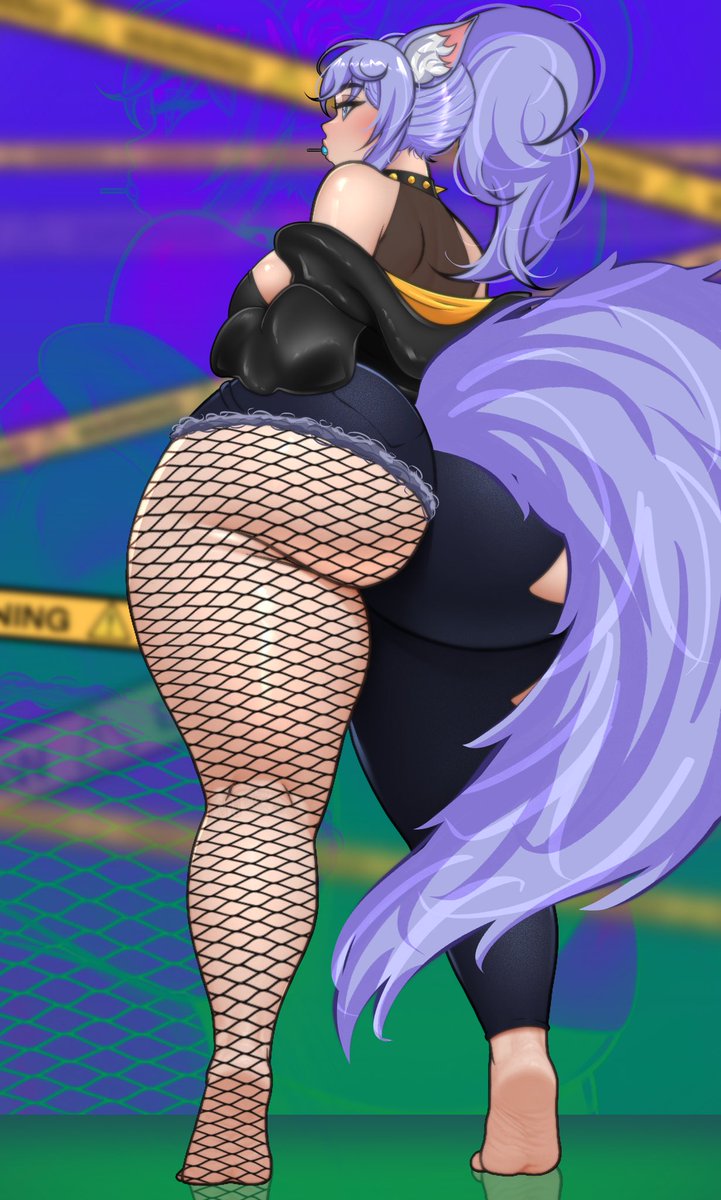 Rt this tweet if you like fat asses💋