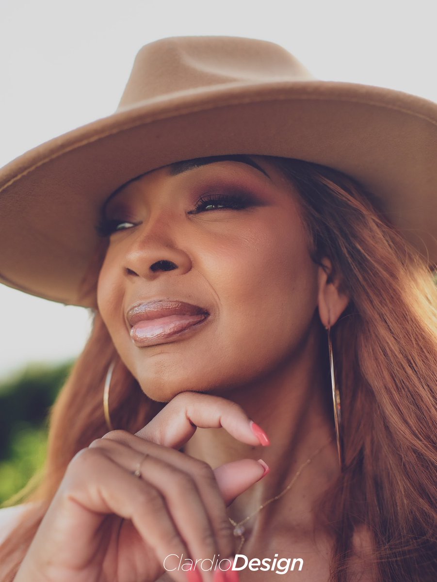 @nestoret_malikapro By @clardiodesign with #sigmaphoto @nikonfr @adobe @lightroom #portrait #art #martinique 💄@touchemakeup @malika_nestoret #portraitphotography