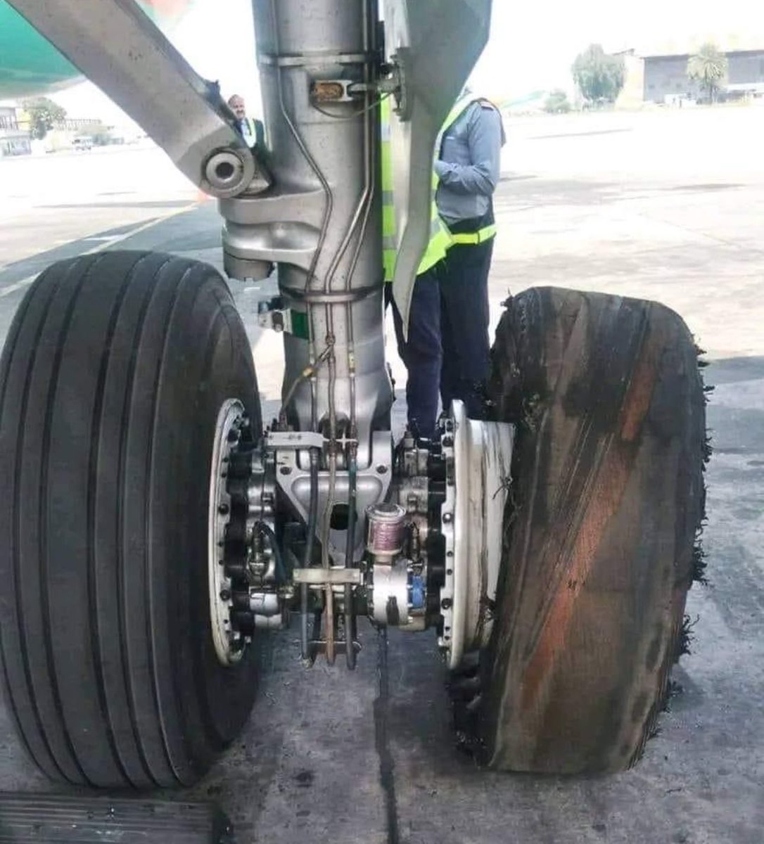 WDSomUnity's tweet image. Focus. HARGEISA Airport will be limited to handling DOMESTIC flights only, amid rising concerns over staff security training and operational capacity. 

According to sources close to the Somali Civil Aviation Authority, all international and charter flights will continue to be…