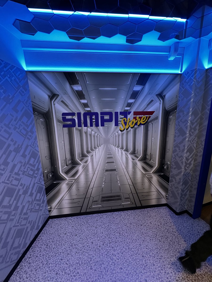 nobita0114's tweet image. ご縁のおかげで念願のシムピットさんにお邪魔してきました😆
ドライビングシミュレータあり、フライトシミュレータありで素晴らしい経験をさせて頂きました😊