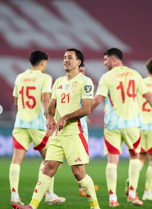 tercer_tiemp18's tweet photo. 😀"ESPAÑA SE GUSTA Y ARRASA EN GEORGIA"😀
#Espana #Georgia #oyarzabal #zubimendi #FerranTorrent 
✍️✍️Ig: gabri_moralees✍️✍️
https://t.co/kAdHBs70Ko https://t.co/yLtgaP26Ws