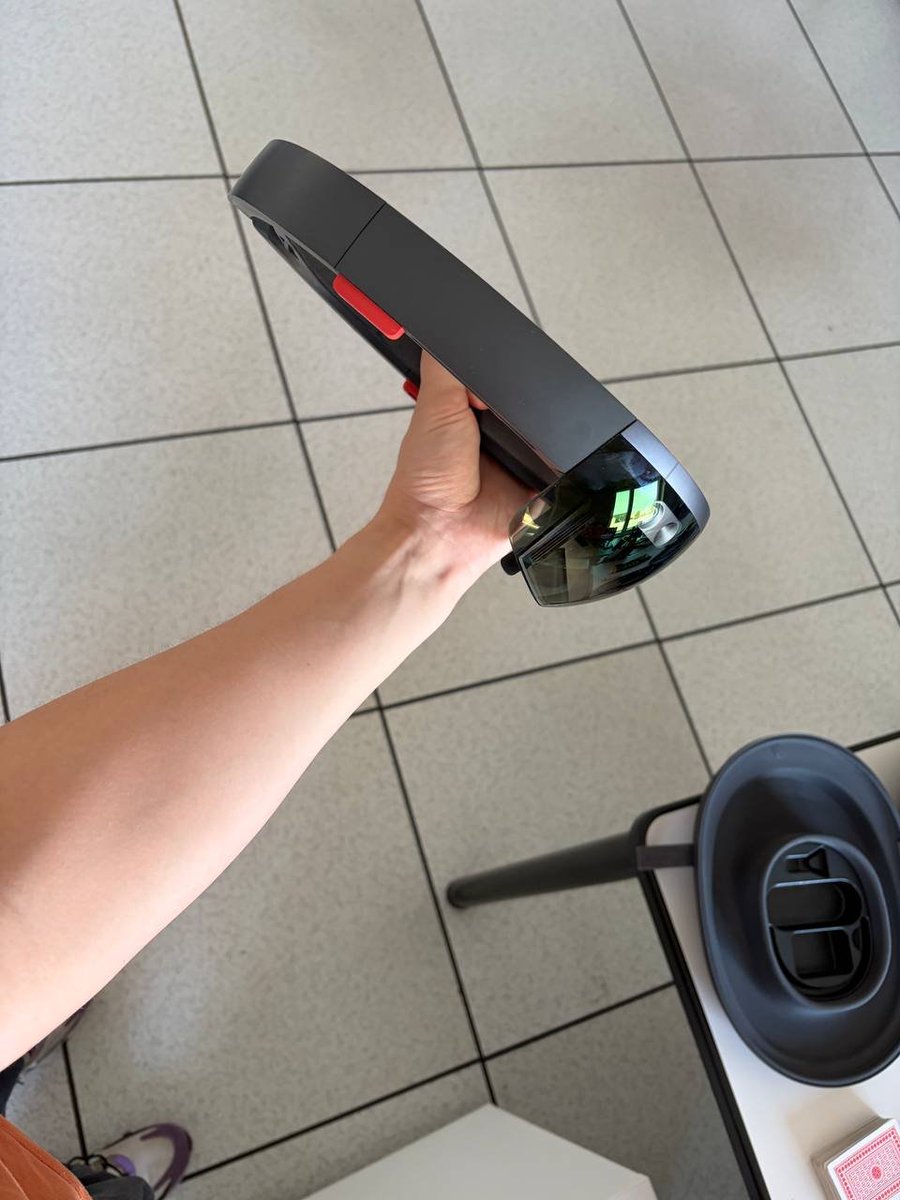 gus33000's tweet image. most optimized piece of hardware likely, on os and driver side, but even then this has no right to be this good for the specs it has, makes me think optimization work for desktop can be done here