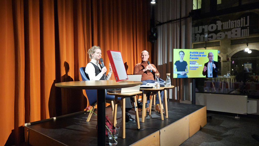 Danke an alle, die am Mittwoch im Brecht-Haus über Parolen, die Veränderung politischer Kommunikation und den Stand der Debatte mit <a href="/k_frenzel/">Korbinian Frenzel</a> und mir diskutiert haben. 

Es war sehr schön, mit lieben Menschen auf das Erscheinen meiner Doktorarbeit als Buch anzustoßen 🥂🥰
