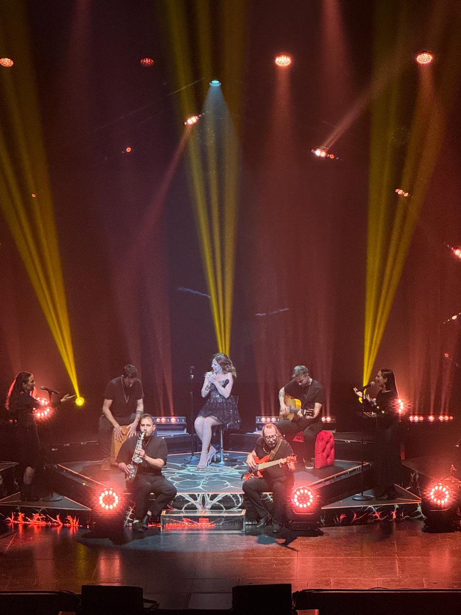 forumevolucion_'s tweet photo. Una de las mejores voces de este país se dio cita anoche en el #forumevolucionburgos.

@PastoraSoler y sus íntimas canciones emocionaron a un público entregado que disfrutó hasta el final 😍 https://t.co/UxFHhdEysi