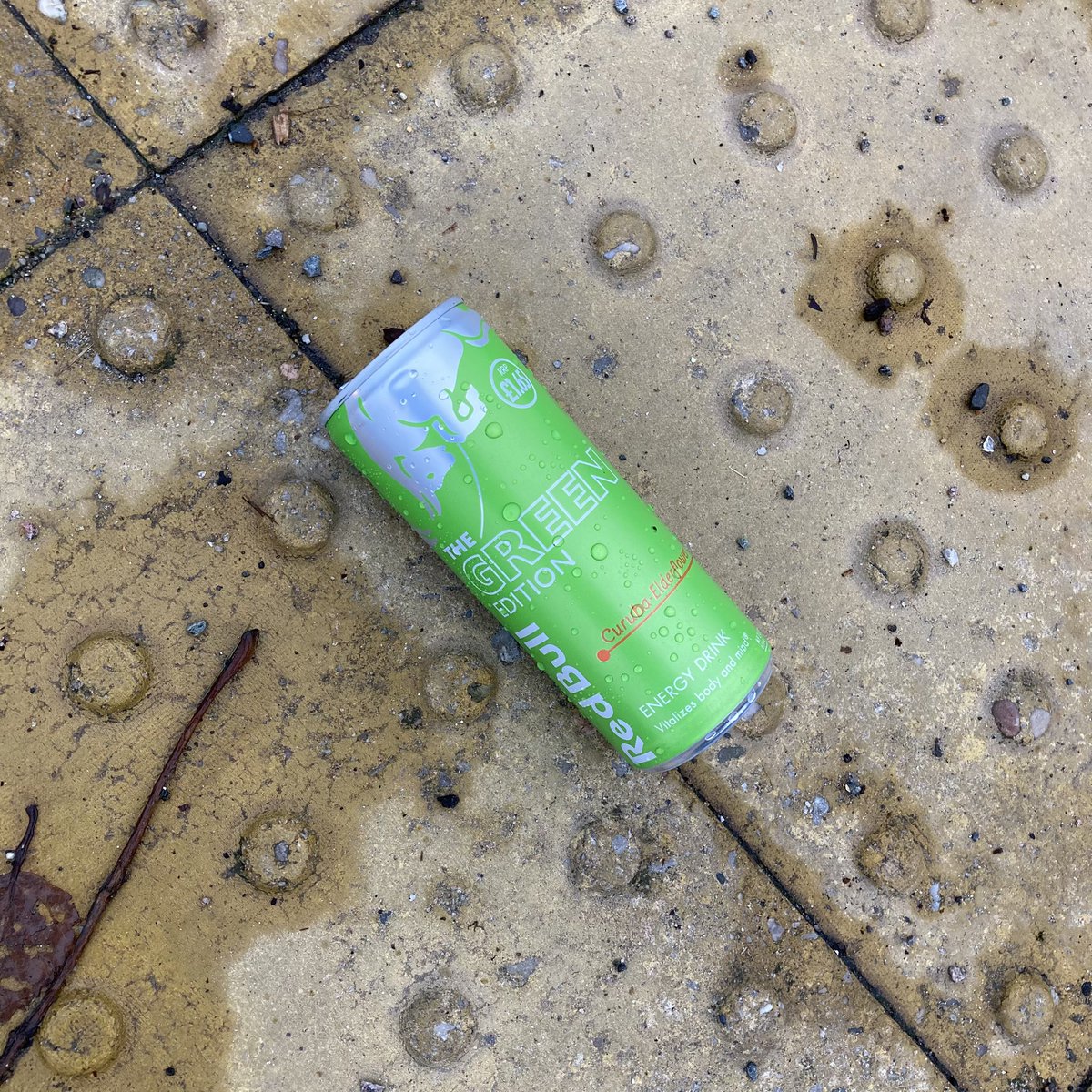 Red Bull can #1877: “Green” variant on a traffic island in Woodside Park. #RedBull #Litter #LitterPicking #Recycling #KeepBritainTidy