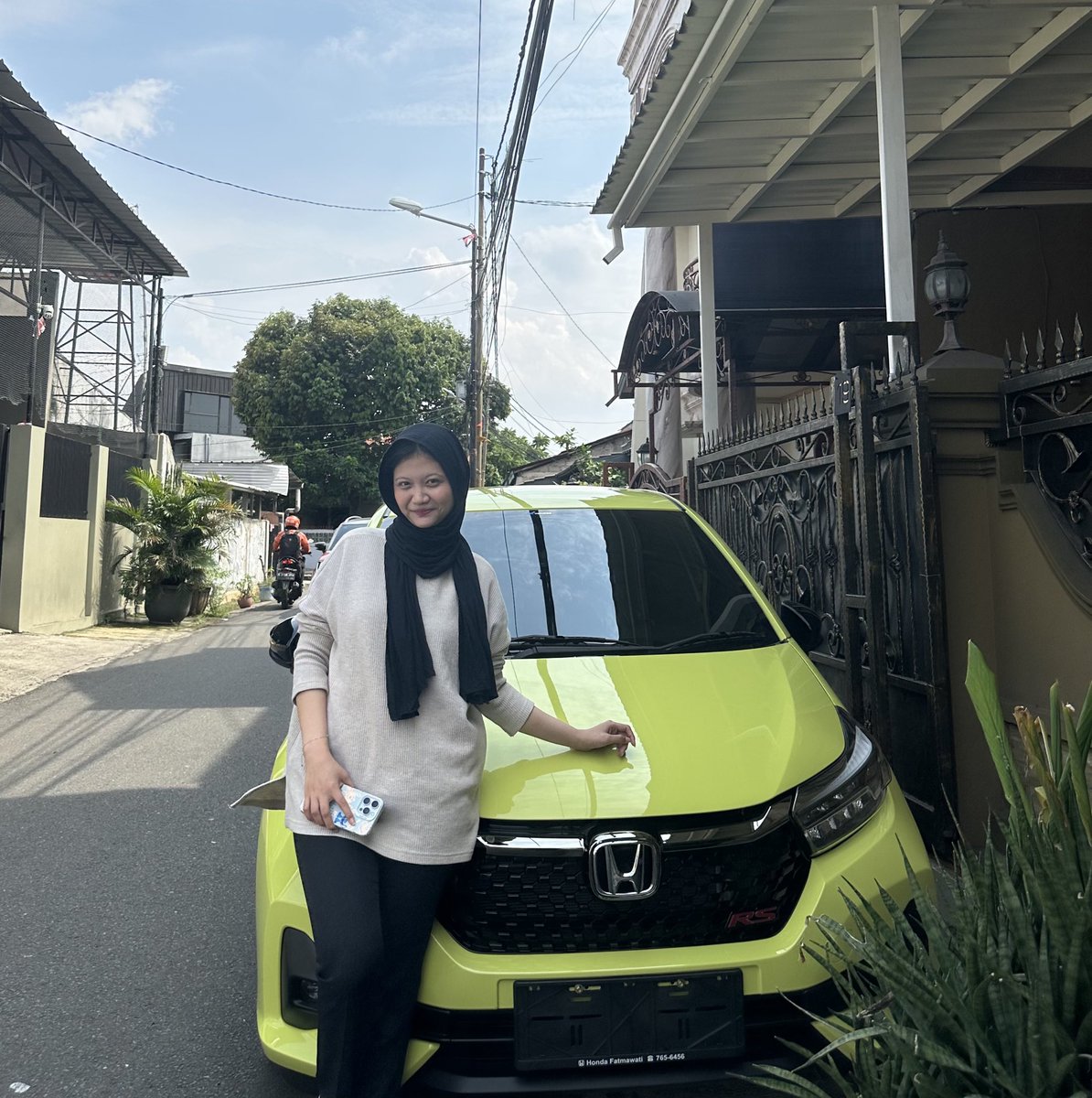 holysshine's tweet image. finally got my first new mobil baru car gweh pake my own money duit gweh sendiri #bangga