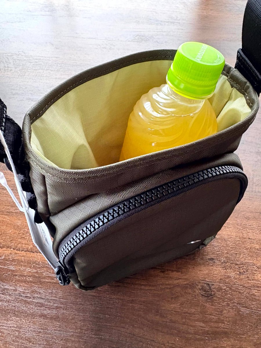 GameFoliage's tweet image. Switch 2を外に持ち出すなら、「G05S3 スリムケース＋G50 遊びポーチ」の二重保護スタイルが快適です。
400D撥水ポリエステル生地で雨にも強く、普段使いのショルダーとしても優秀。

ゲームも日常の持ち物も、ひとまとめにできるポーチです！

gamefoliage.com/2025/11/16/tom…

#tomtoc
#PR