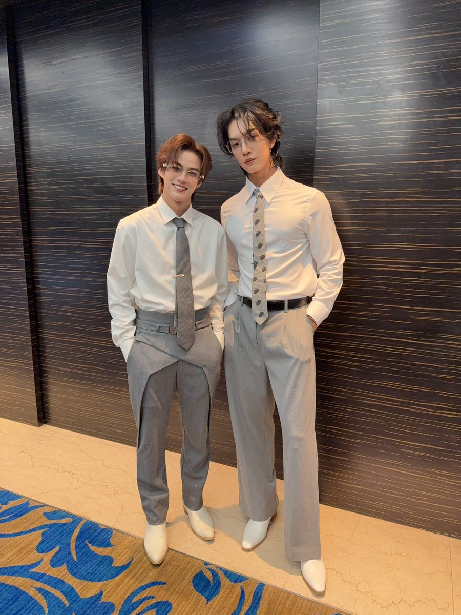 lathae's tweet image. วันนี้มาในลุคผู้บริหารหมื่นล้าน

💈Makeup and hair: IG mosza_makeup 

👔Stylist: @lathae 

 #RisebynurxBoatOat

#boatoat
#boatyongyut #oatpasakorn