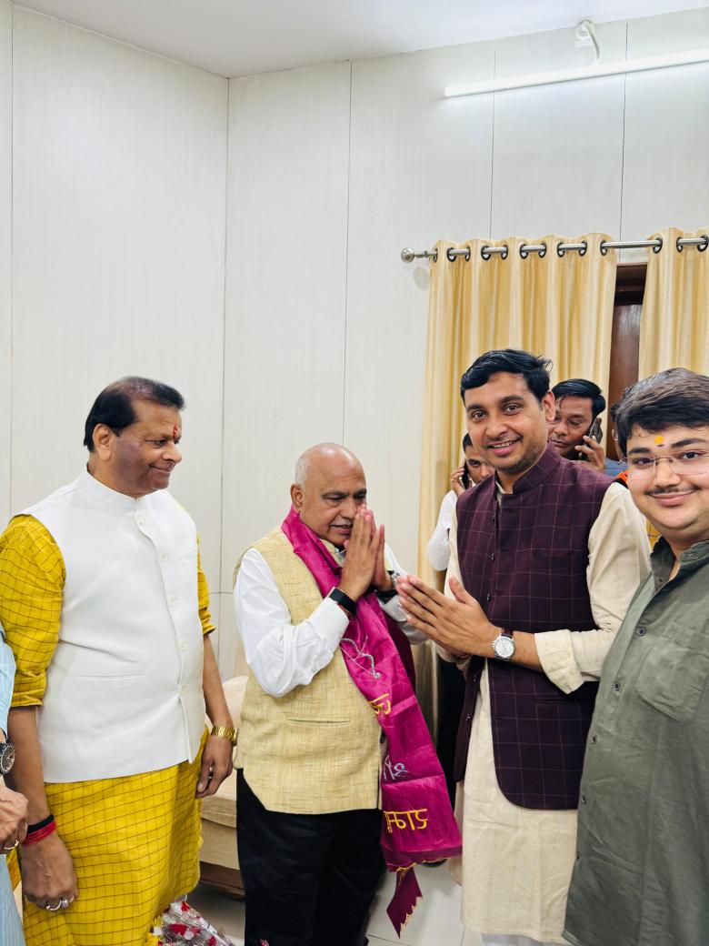 prateektmp's tweet image. भारतीय जनता पार्टी,मध्य प्रदेश के प्रदेश अध्यक्ष,बैतूल से विधायक माननीय श्री हेमंत खंडेलवाल जी के ग्वालियर आगमन पर सौजन्य भेंट कर अभिनन्दन किया 
@Hkhandelwal1964 @HitanandSharma