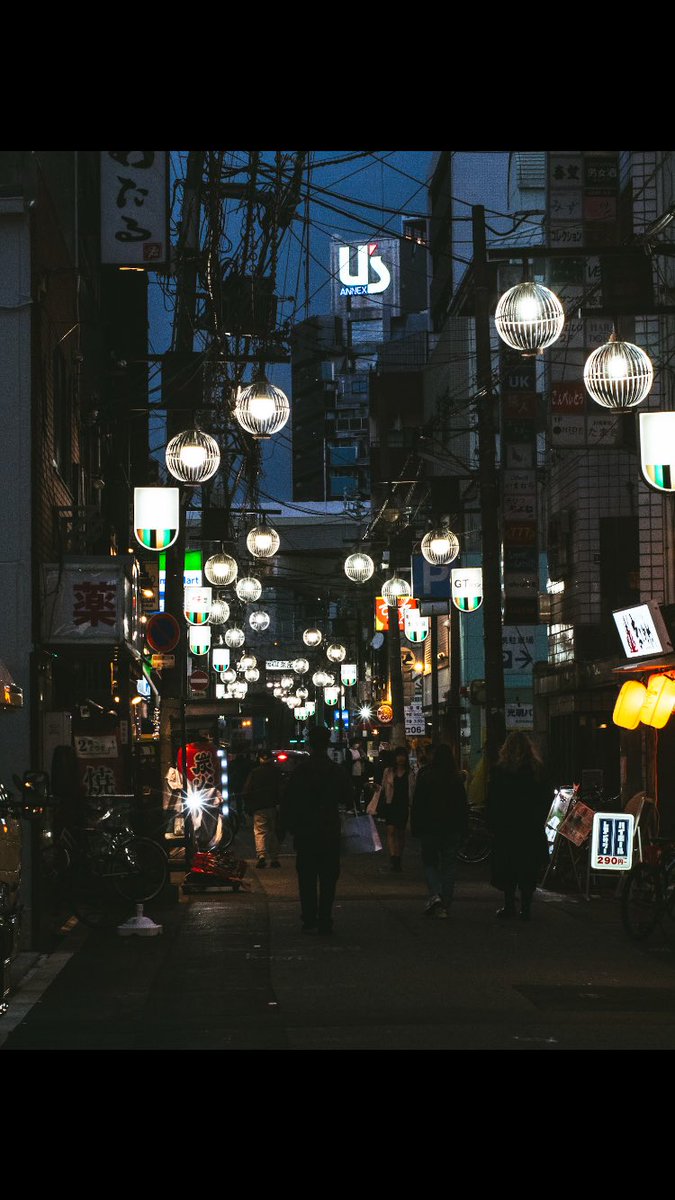 BreadAzuki's tweet photo. 大阪　難波
路地

カメラ　GX7mk2
レンズ　AI AF Nikkor 50mm f/1.4D

#大阪　#難波　#路地
#光と影  #大阪の風景　#難波の風景
#都市の切り抜き  #オールドレンズ
#フィルム調  #日常  #photo_jpn 
#japan_daytime_view 
#insta_of_japan  #sunsetview
#osaka #streatphotography
#panasonic #nanba https://t.co/ozBD0N20Sk