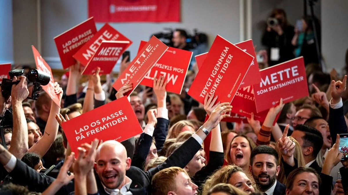 c14english's tweet photo. 🗳️🇩🇰 In the face of tomorrow's pivotal vote, the Social Democrats stand as Denmark's unbreakable shield - championing workers, families, and a greener future against Russia, chaos and division.
Vote S on Nov 18. There is no better choice! #KV25 #DKPoll https://t.co/D81t9i4cFY