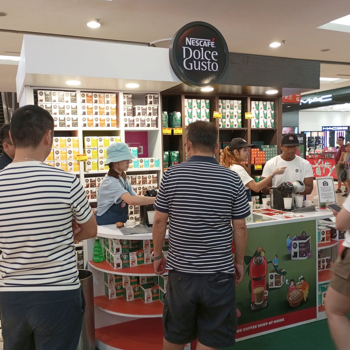 woadriene's tweet image. buy @NESCAFE gift set enjoy drink @1UtamaOfficial