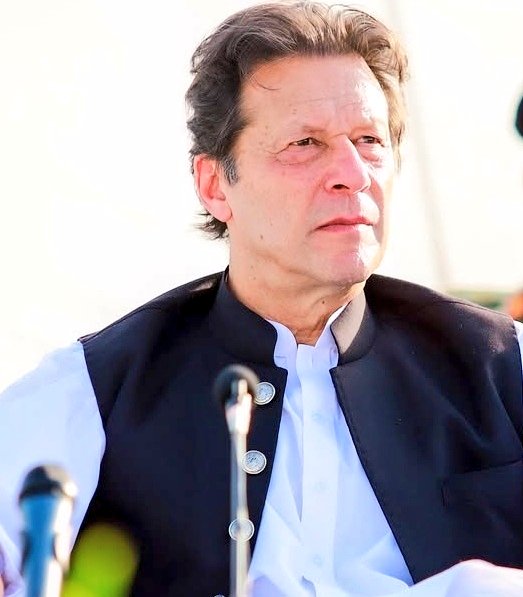 جو تیرے معیار تک نہیں پہنچ سکے
وہ تیرے کردار پر بھونکنے لگے۔۔

چھوٹے لوگ۔۔