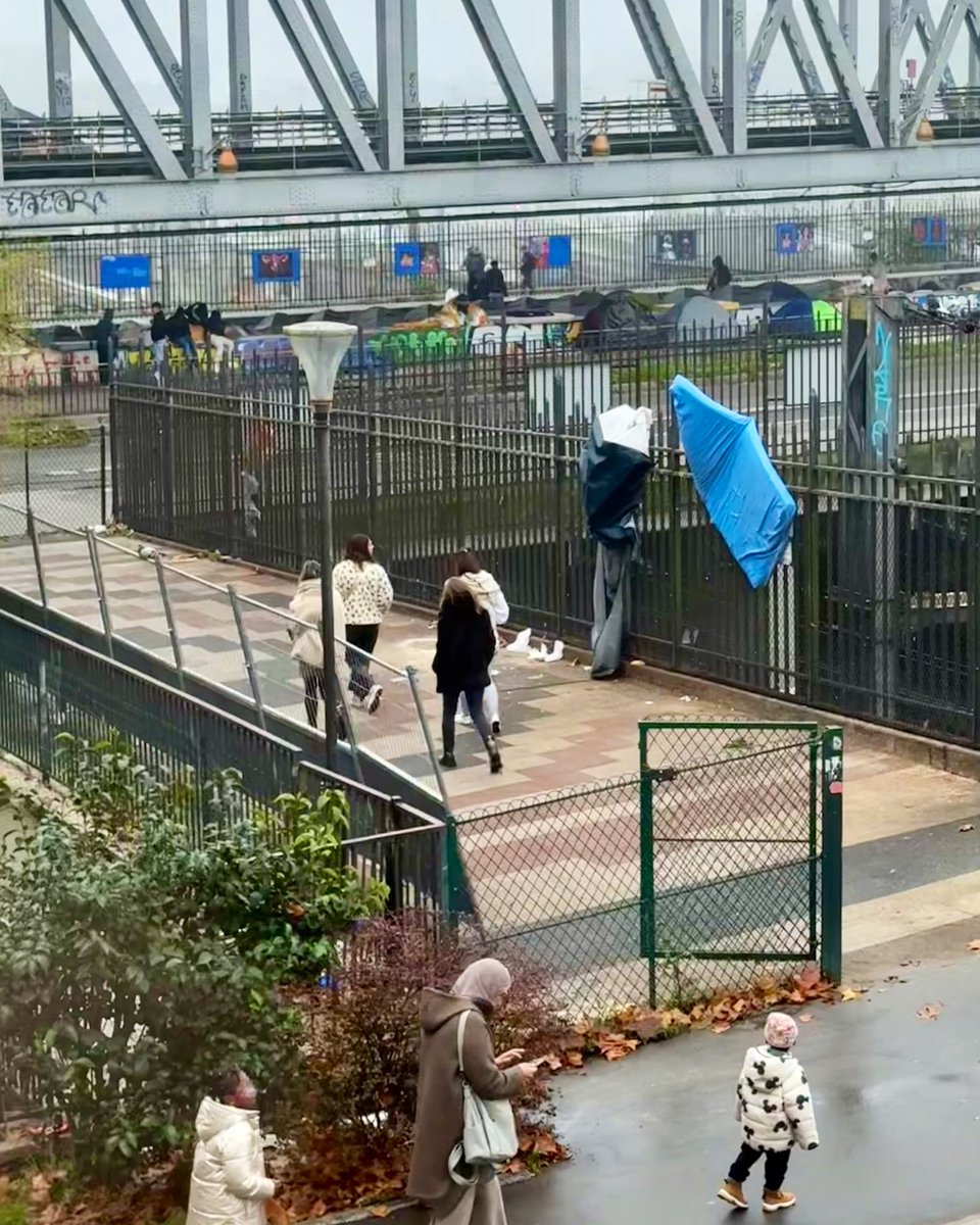Vivre dans un quartier livré au sans-abrisme de masse, aux trafics et à la toxicomanie de rue = insécurité - insalubrité - anxiété 

Place de La Chapelle, Paris 18
<a href="/chikirouparis/">Sophia Chikirou</a> <a href="/Deputee_Obono/">Députée Obono</a> <a href="/David_Belliard/">David Belliard</a> <a href="/egregoire/">Emmanuel Grégoire</a> <a href="/pybournazel/">PierreYves Bournazel</a> <a href="/datirachida/">Rachida Dati ن</a> <a href="/knafo_sarah/">Sarah Knafo</a> <a href="/ThierryMARIANI/">Thierry MARIANI</a>