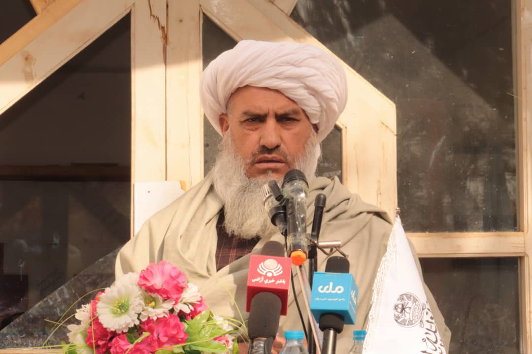 فرزندان و دانش آموزان خود را طوری تربیت نماییم که کامیاب دنیا و آخرت باشند
این مطلب را مفتی محمد ادریس انوری، والی پروان در محفلی که جهت تشویق دانش آموزان مکاتب و مدارس و رسیدگی به مشکلات اهل معارف در مکتب حضرت عمر فاروق در روستای تتمدره پایان برگزار شده بود بیان کرد.