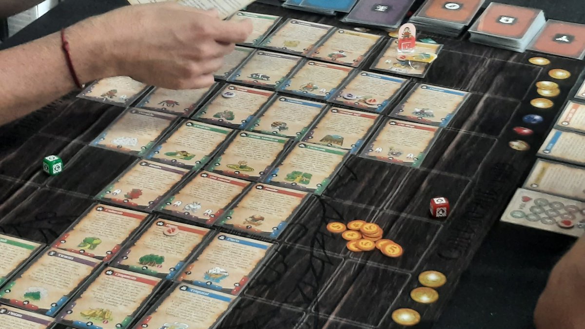 EclipseEditoria's tweet image. Tu equipo inicial da más pena que miedo 😅💪
Pero con astucia y valor, conseguirás armas, objetos y reliquias para enfrentarte al temible Dragón
🎲Es Cartaventuras en edición Deluxe
¡Conviértete en la leyenda que todos cantarán!
dracoideas.com/shop/es/30-car…