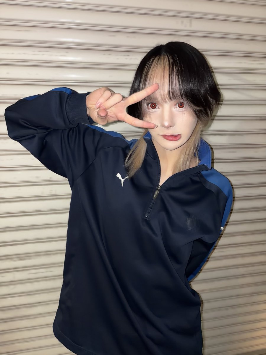 doku_mil's tweet image. 授業抜け出してメイクした