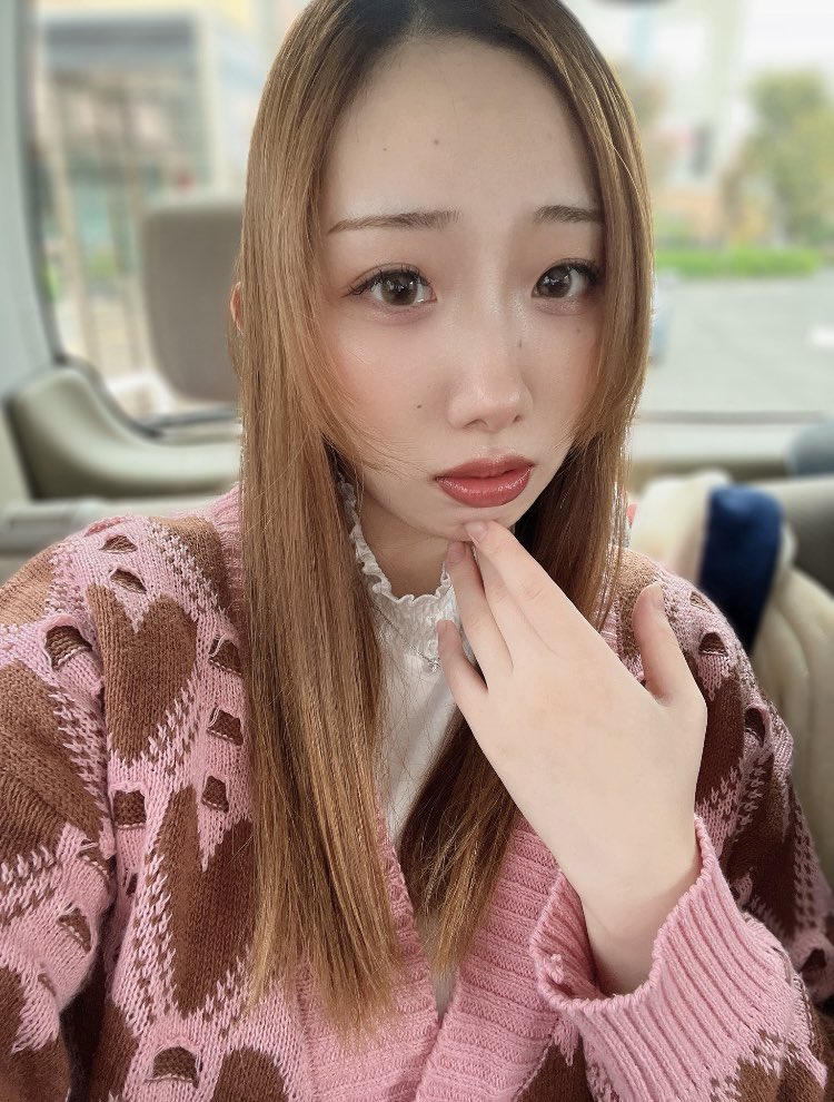 みーこです。 😎それではお友達を 👭👬え〜〜〜 🤵🏻‍♂️みーこちゃんを