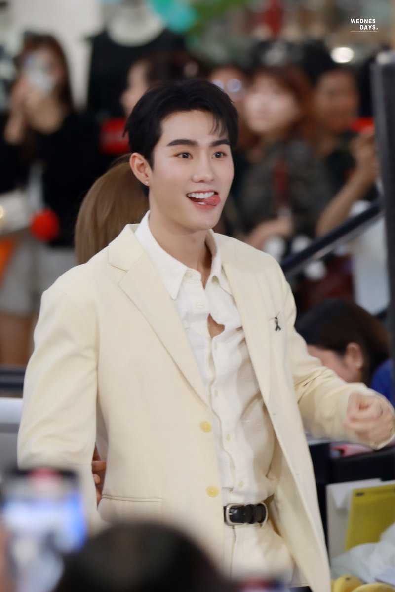 สุดหล่อที่ทะเล้นที่สุดดดด

FB 9TH DESTINY CLINIC 
#DestinyClinicxForceBook