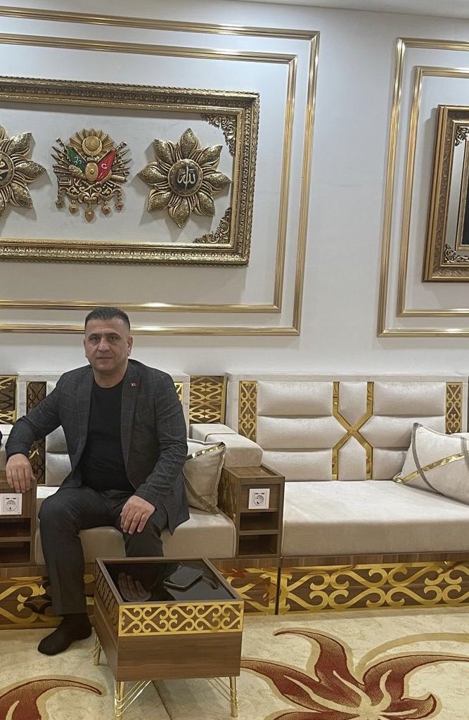 Masal anlatmayın! Öcalan denen katil, cani it, 1999 Şubat’ında Türkiye’ye teslim edildiğinde zafer işaretleriyle ve kar maskeleriyle Cavit Çağlar’ın uçağında şov yapan aslan parçaları...

Biriniz o iti o uçaktan atsaydı veya kıçına bir iğne vurup cehennemin dibine gönderseydi