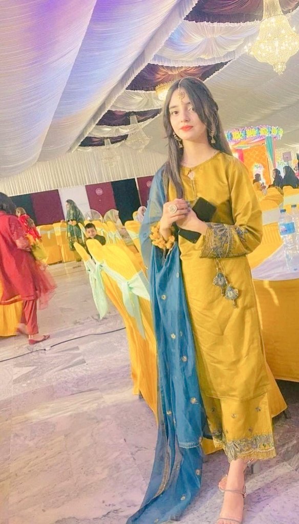 .
आज मैने ब्रेड पकौड़ा 
गाजर का हलवा 
और दाल मखनी बनाई 
अभी खोए और आटे का लड्डू भी बनाना है 
सोच रही हूं कि रेस्टोरेंट ही खोल लू 
Good evening everyone 
.