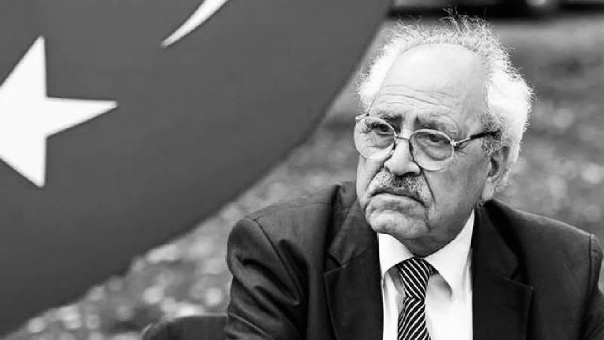 Üç tür insandan uzak durun!

1. Osmanlı'ya düşman olanlardan, 
2. Tasavvufa karşı olanlardan, 
3. Irkçılık yapanlardan.
                                     Sezai Karakoç

Vefatının sene-i devriyesinde rahmetle yâd ediyoruz. #SezaiKarakoç