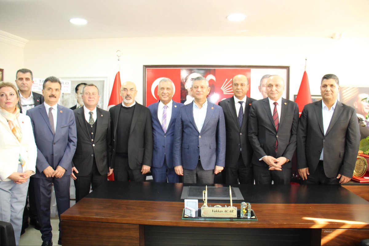 Cumhuriyet Halk Partisi Genel Başkanımız Sayın Özgür Özel, CHP Gaziantep İl Başkanlığımıza
hayırlı olsun ziyaretinde bulundu örgütümüzle bir araya geldi.

Gazi şehrimizde birlik, dayanışma ve çalışma azmimizi büyüten bu ziyareti için Sayın Genel Başkanım Özgür Özel’e teşekkür