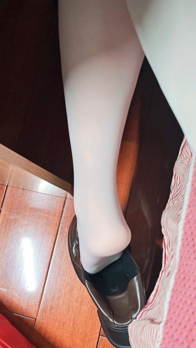 喜欢兔兔的足底吗
#白丝