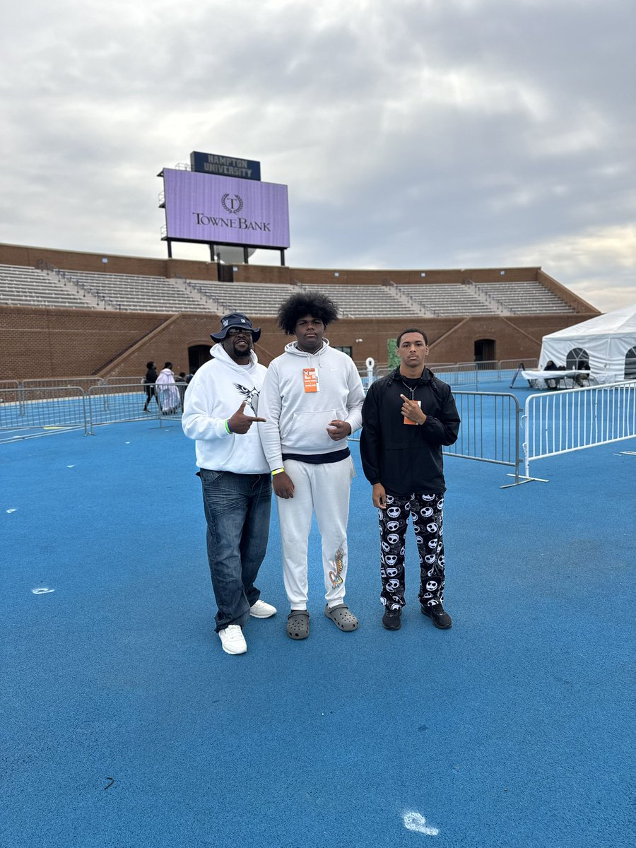 CoachReavesJr's tweet image. Great day!! @hupirates_fb ! Appreciate the hospitality and the invite! Boys definitely enjoyed the atmosphere and  being welcomed!! KEEP BUILDING!!  @KyanReaves4174  @Antonio1Matos !!🦅🦅🦅🦍🦍🦍

@GDUB_FB 
@MCYELL 
@coachtyler34 
@coachbustleb 
@CoachFeggins 
@DLRunStoppers