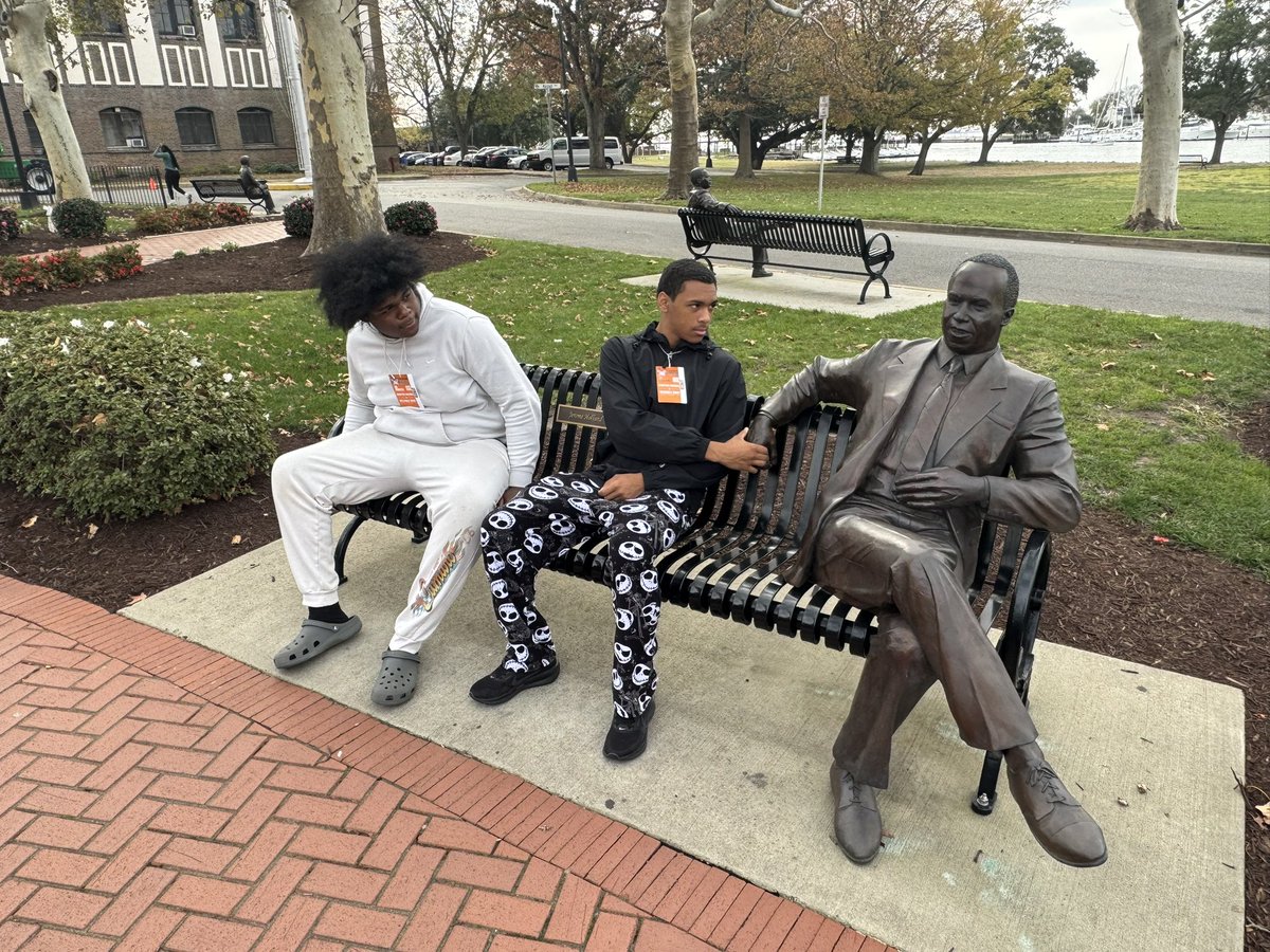 CoachReavesJr's tweet image. Great day!! @hupirates_fb ! Appreciate the hospitality and the invite! Boys definitely enjoyed the atmosphere and  being welcomed!! KEEP BUILDING!!  @KyanReaves4174  @Antonio1Matos !!🦅🦅🦅🦍🦍🦍

@GDUB_FB 
@MCYELL 
@coachtyler34 
@coachbustleb 
@CoachFeggins 
@DLRunStoppers