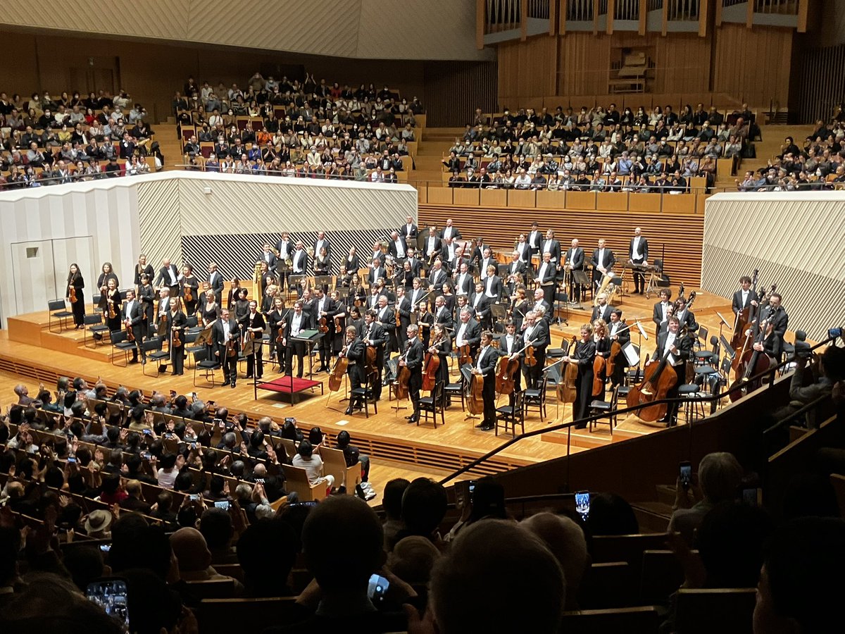 kappa_rappa_tp's tweet image. 今宵はこちらへ。
予想通り超ブラボーな演奏。
特にマラ５の４楽章は陰影の微妙な移ろいが素晴らしく涙腺が熱くなりました。とにかくどの楽章も弱音が素晴らしい。
聴衆のレベルも高く、4楽章から5楽章への一瞬の静寂は至福の時間でした。
＃マケラ　＃コンセルトヘボウ
＃ミューザ川崎　#マーラー