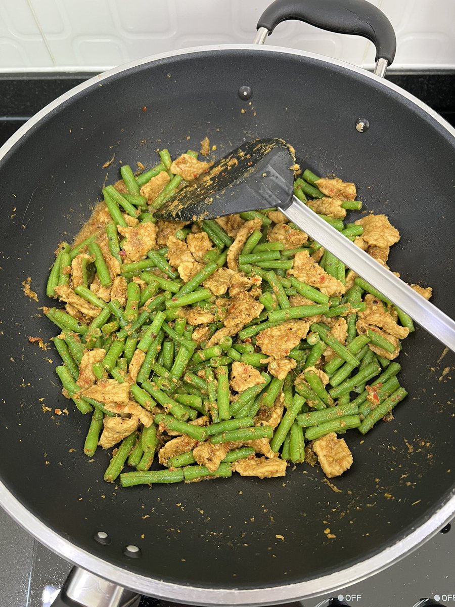 PFenrisulfr's tweet image. เมนูวันอาทิตย์ครับ 😌
- แกงจืดรวม
- ผัดเผ็ดถั่วฝักยาวหมู
หลังจากนี้น่าจะไม่ได้ทำอาหารไปสักพักครับ เพราะว่าต้องไปใช้สิทธิ์ โครงการคนละครึ่งพลัส เดี๋ยวจะใช้ไม่ทัน 🤣
#Lucenes #SigmaFangs #CeraKins #L8Nighters #FumiHausu #LaurieTalk 
#ElveneYummy #EstaaDayo