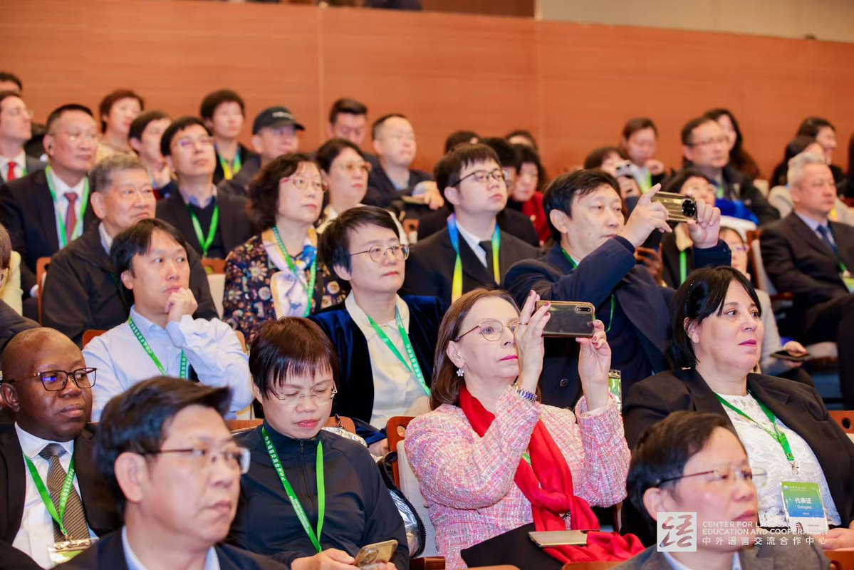CLECOfficial's tweet image. The 2025 World Chinese Language Conference opened in Beijing on November 14, featuring the release of a series of artificial intelligence-driven tools for #Chineselanguage education that mark a significant upgrade in China&apos;s international Chinese language education resources.…