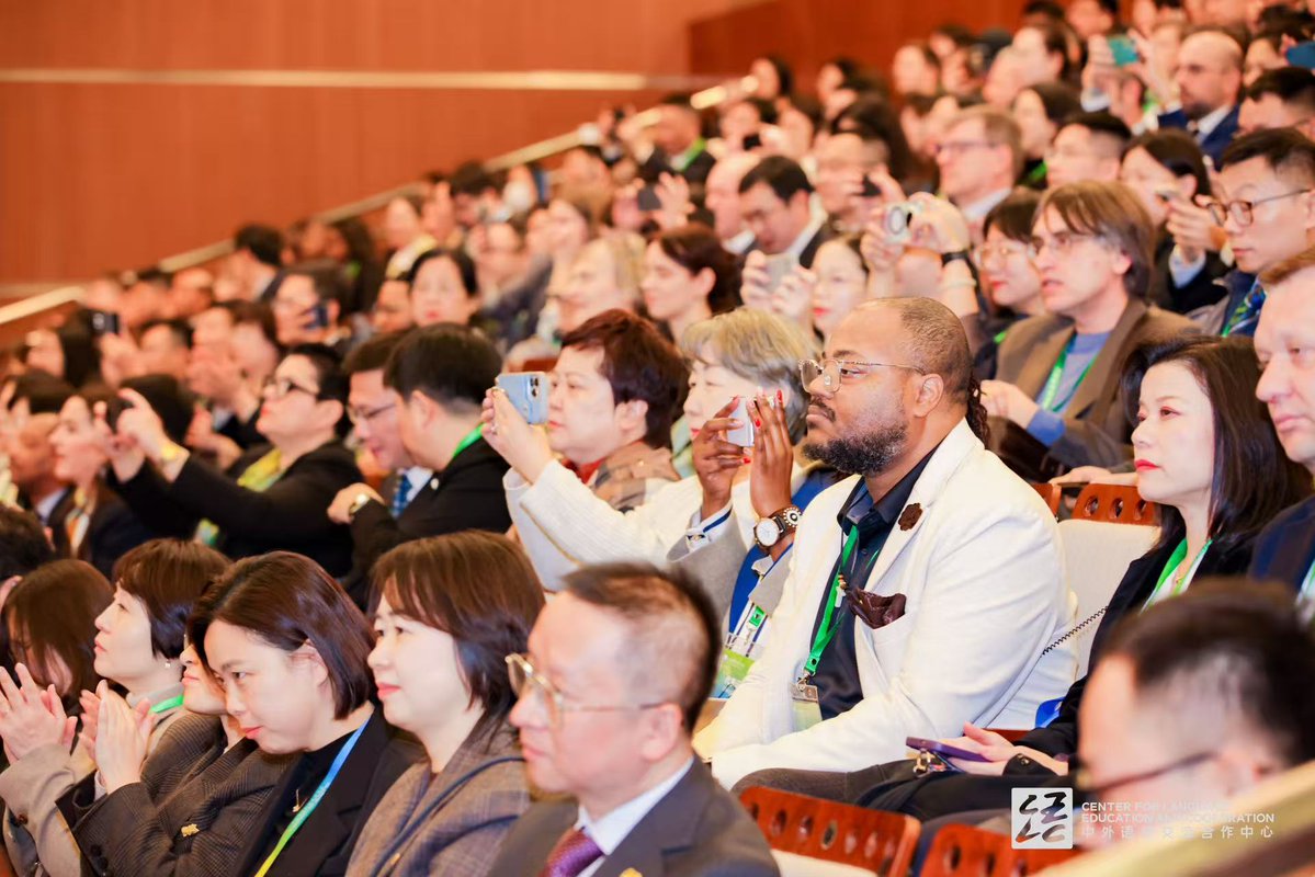 CLECOfficial's tweet image. The 2025 World Chinese Language Conference opened in Beijing on November 14, featuring the release of a series of artificial intelligence-driven tools for #Chineselanguage education that mark a significant upgrade in China&apos;s international Chinese language education resources.…