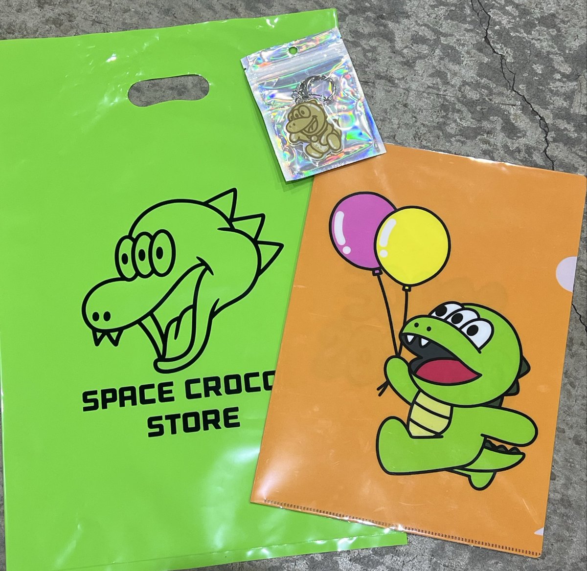 土日はハンドメイドの方のイベントで(今回は手伝いですが)デザフェスへ🔥🔥🔥

クリプトン教授も出店されているという投稿を見たので、ゲットしてきました( *˙ω˙*)و ｸﾞｯ!✊💖

しかし、搬出大渋滞で死にそうなう🤣🤣