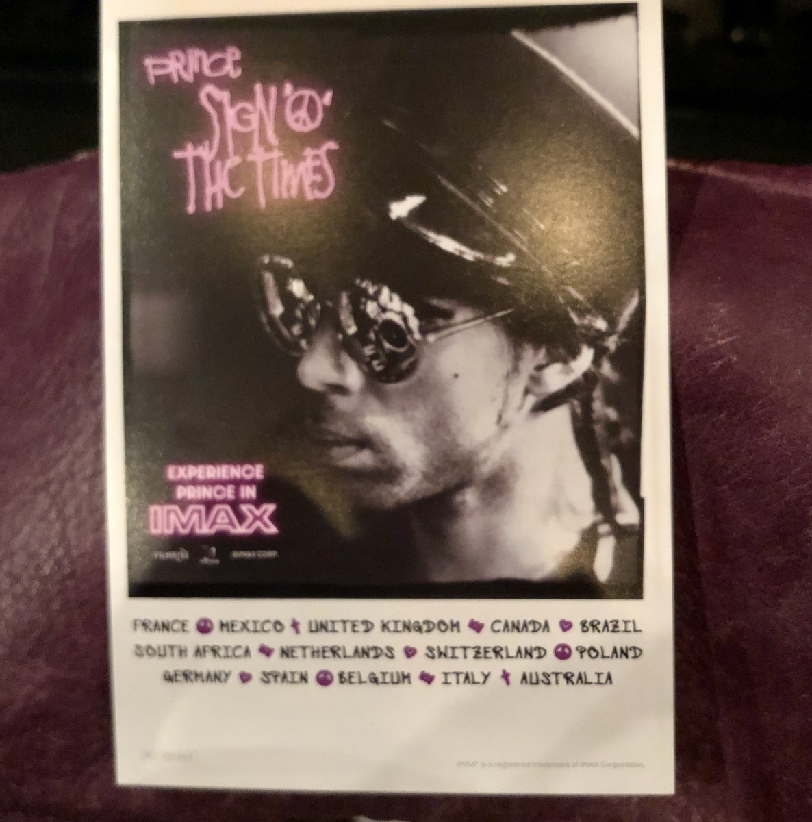 やる事はたくさんあるけど、急な休みは違う事をしろとのお告げな気がして。
急遽諦めてたこれを見に。
前にもこんな事がPrinceの映画であった。私の人生を変えた人だからな。行けって事だと。
ポストカード嬉しい☺️