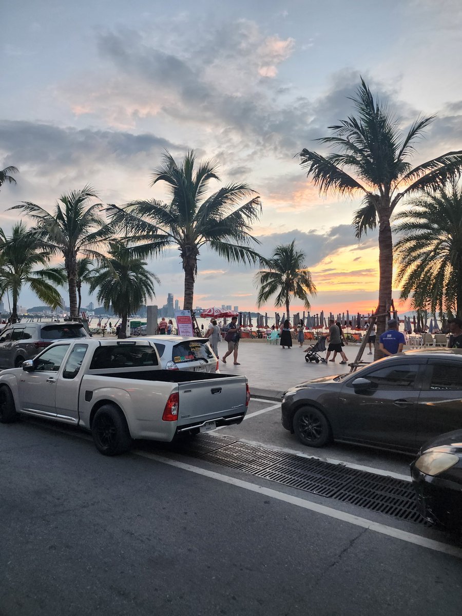 sticky_____rice's tweet photo. パタヤ、夕方涼しく良き https://t.co/uQHIFQJ0do