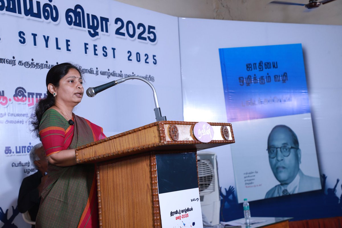 PeriyarScreen's tweet image. Comrades K.Palraj, Periyar Centre Palani, @anicham_kani, DMK Women&apos;s wing Organizer Erode City, and Dr. Thayappan released the Book &quot;Annihilation of Caste&quot; and spoke at Dravidian Lifestyle Fest.

#DravidianLifestyle_2025 #SFD #PeriyarScreen #DravidarThalam #Kaattaaru
